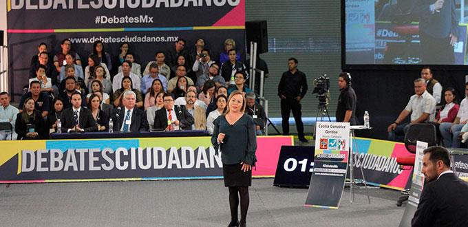 Debates fortalecen la democracia, Cecy Glz.