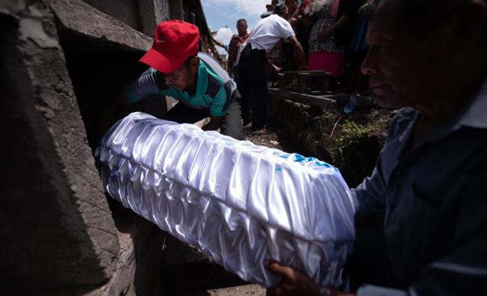 Guatemala despide a un bebé de 9 meses, víctima de la erupción del volcán