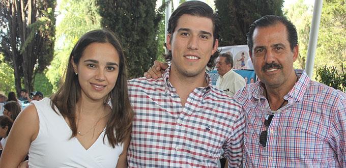 Admiran la entrega y amor de los papás