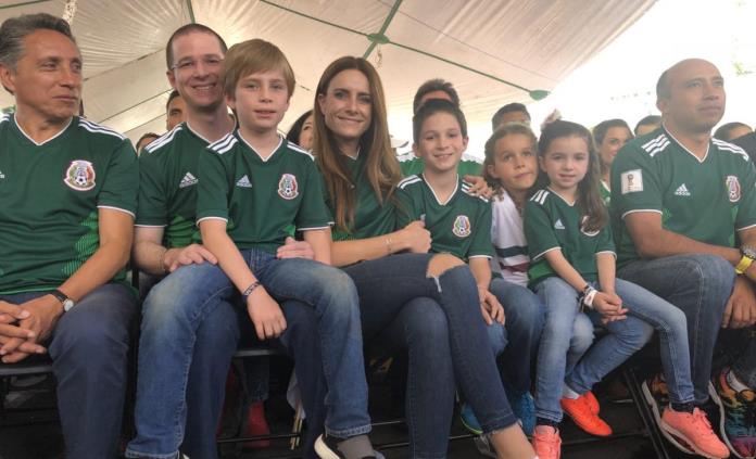 Candidatos a la Presidencia ven debut de la Selección Mexicana