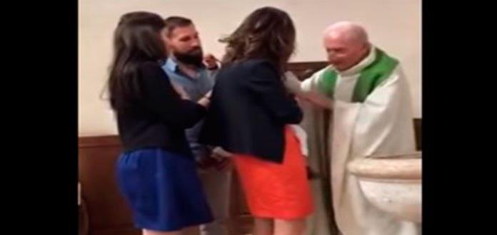 Sancionan a sacerdote francés que dio una bofetada a niño durante su bautizo
