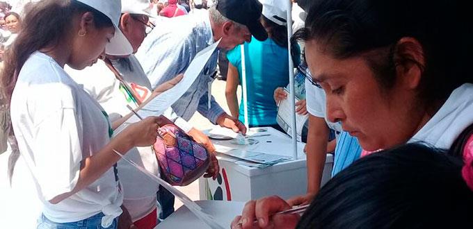 Sector Salud compra votos para Meade