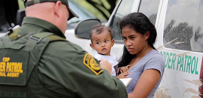 Bases militares de Texas alojarán a inmigrantes