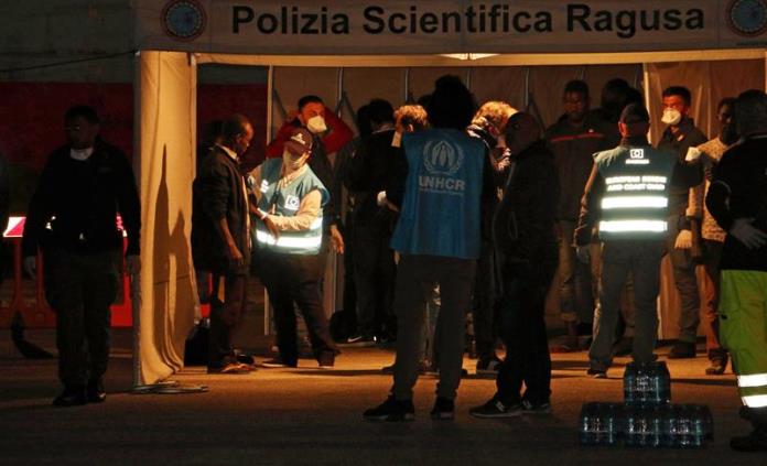 Autorizan a nave con 113 inmigrantes entrada a puerto italiano