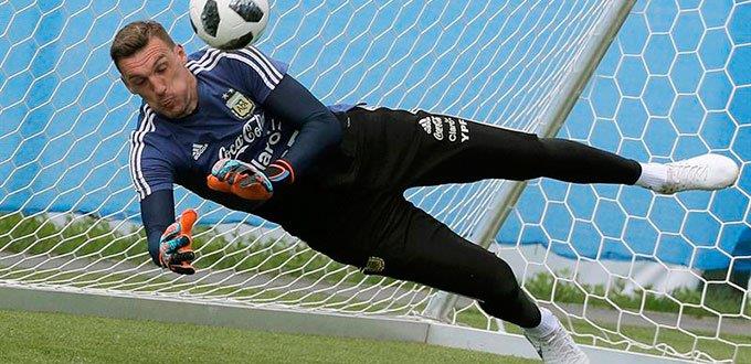 Armani en la portería e Higuaín en ataque, principales novedades de Argentina
