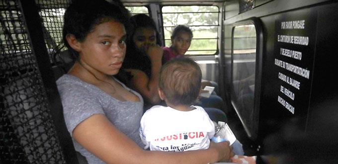 Medios buscan acceso a niños en centros de detención en EEUU