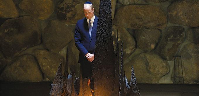 Príncipe Guillermo rinde homenaje a la memoria de judíos, en el Museo del Holocausto