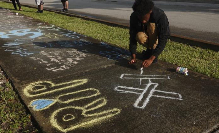 Tema de rapero asesinado, primer póstumo en la cima desde 1997
