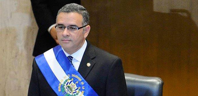 Juez ordena captura de expresidente salvadoreño, sus hijos y su cónyuge