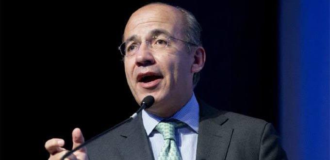 Felipe Calderón graba videos de apoyo a panistas