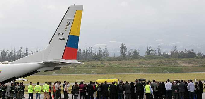 Llegan a Ecuador los restos de periodistas