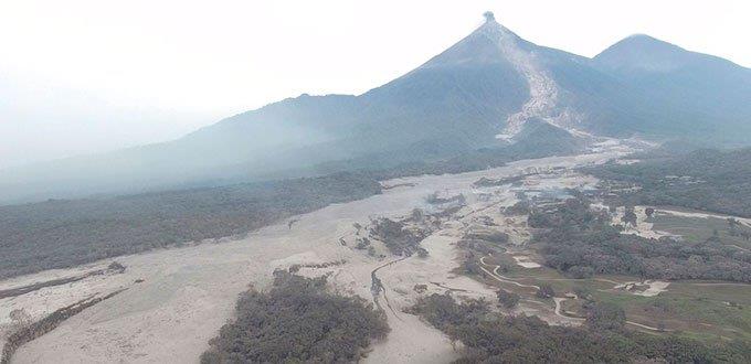 Protección civil de Guatemala niega negligencia ante erupción volcánica