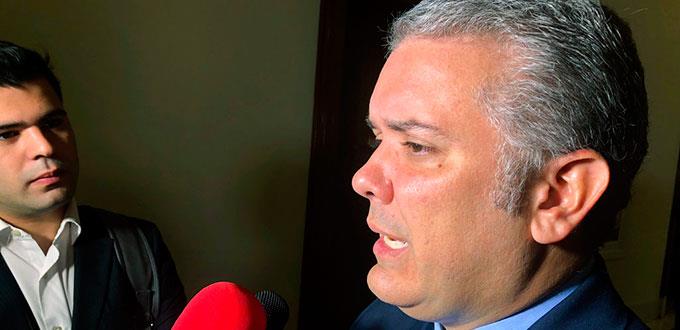 Presidente electo de Colombia aceptaría fumigación aérea de cultivos de coca