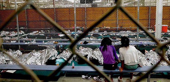Preocupa que Ejército aloje a familias migrantes en EU