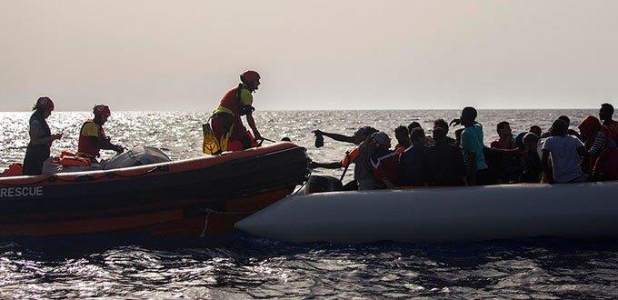 España autoriza al barco Open Arms, con inmigrantes, a atracar en Barcelona