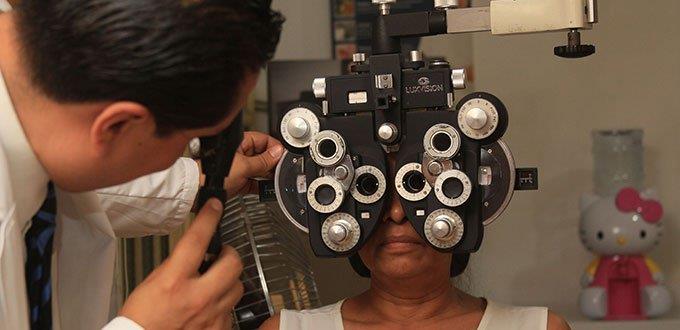 Advierten proliferación de optometristas “al vapor”