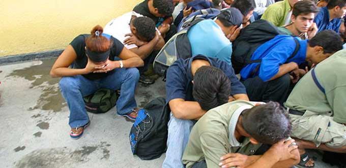 Cientos de centroamericanos deportados por EEUU habían huido de las pandillas