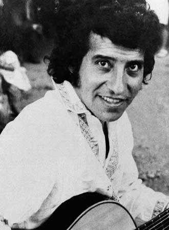 Condenan a ocho militares chilenos por el secuestro y asesinato del cantante Víctor Jara