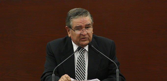 Regresa Óscar Vera a su curul y ahí continuará