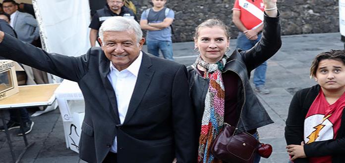 Defensores de la infancia piden respeto para hijo pequeño de López Obrador tras críticas a su peinado