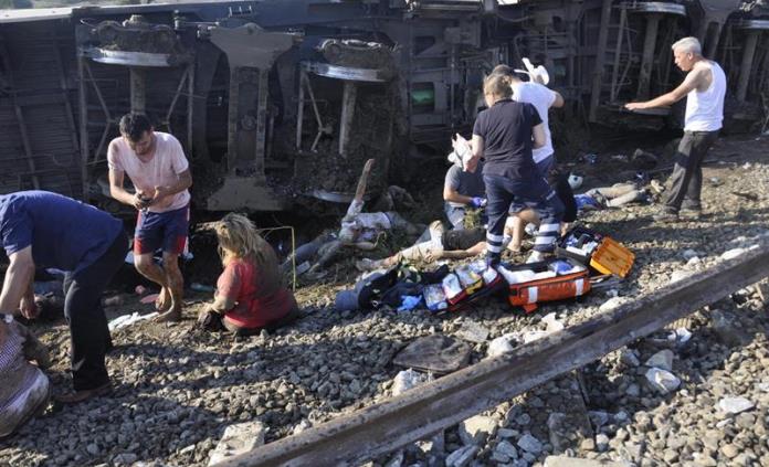 Descarrilamiento de tren en Turquía causa 10 muertos y 73 lesionados