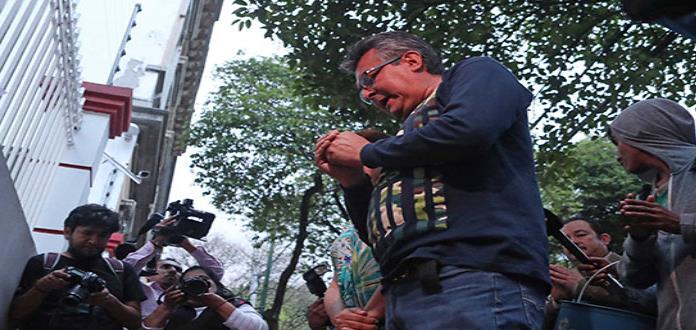 Rezan en casa de transición de AMLO para que sea un buen gobernante