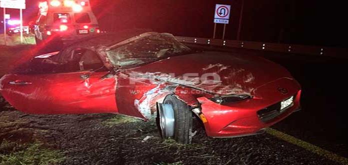 Automovilista sufre aparatosa volcadura en la carretera a México