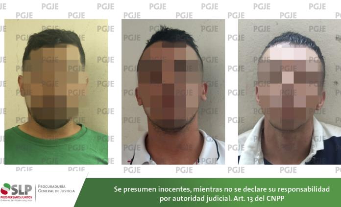 Detienen a tres hombres por posesión de marihuana; los investigan por robo y secuestro exprés