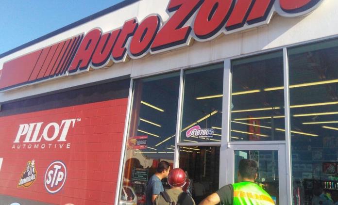 Detienen a hombre que robó unos guantes y unos lentes en sucursal de Auto Zone