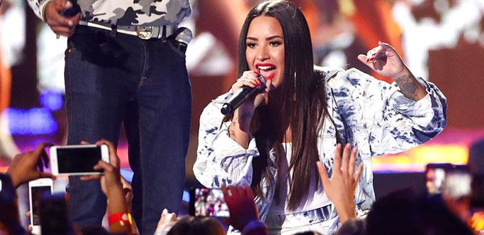 Demi Lovato sale del hospital e ingresa en un centro de rehabilitación