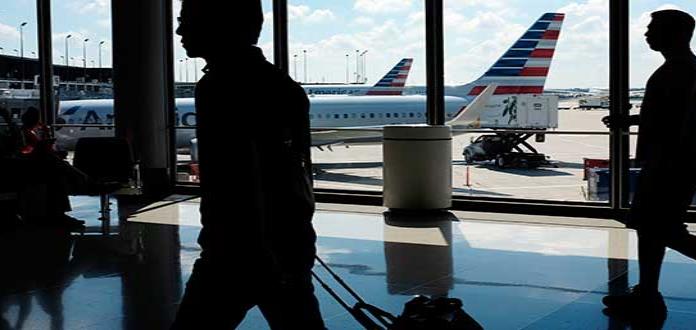 Encuentran un feto en el baño de un avión en un aeropuerto de Nueva York