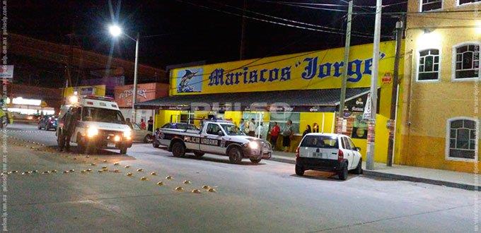 Asaltan a clientes y empleados de Mariscos Jorge de Acceso Norte