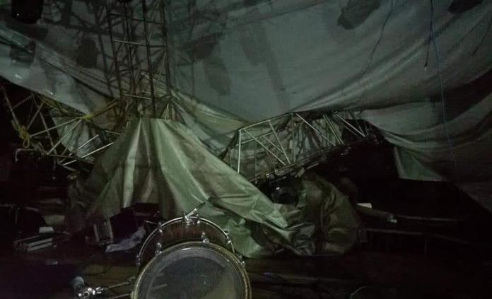Colapsa escenario en un municipio de Oaxaca; tres heridos