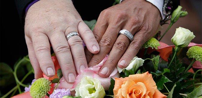 Iglesia católica rechaza cambio constitucional que permitiría matrimonio gay en Cuba