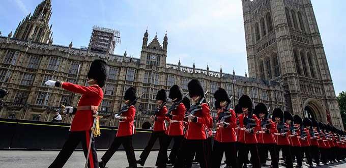Detienen a un hombre por saltar vallas de seguridad del Parlamento británico