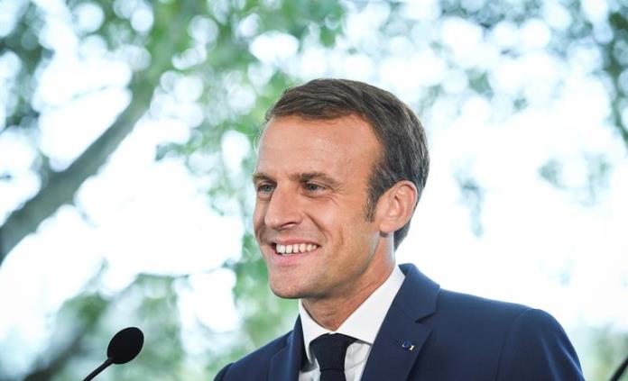 Macron cambia dos ministros por renuncias en Ecología y Deportes