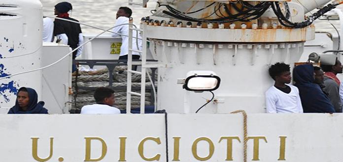 Fiscalía italiana investiga por secuestro agravado a ministro que impidió desembarco de inmigrantes