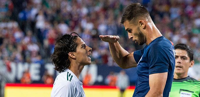 En partido amistoso Matt Miazga se burla de Diego Lainez por su estatura