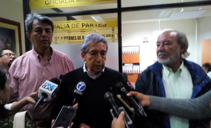 Activistas exigen también la salida de Martha Elva Zúñiga; el PRI recurrió a su parque jurásico, dicen