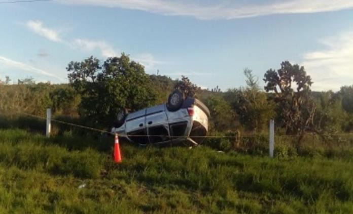 Volcadura en la carretera Rioverde-Valles deja una menor muerta y 8 personas heridas