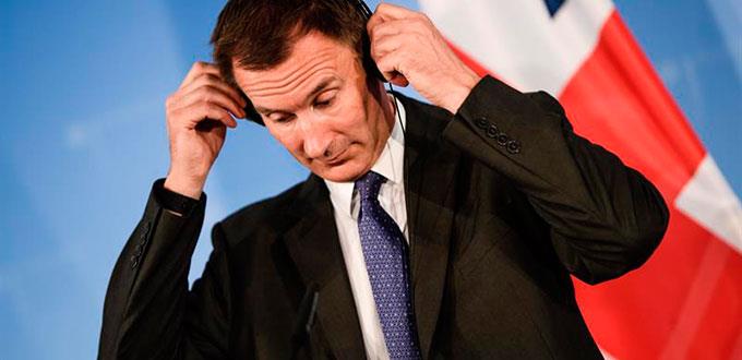 Presionan a ministro de Exterior británico para que se disculpe por insultar a la Unión Europea