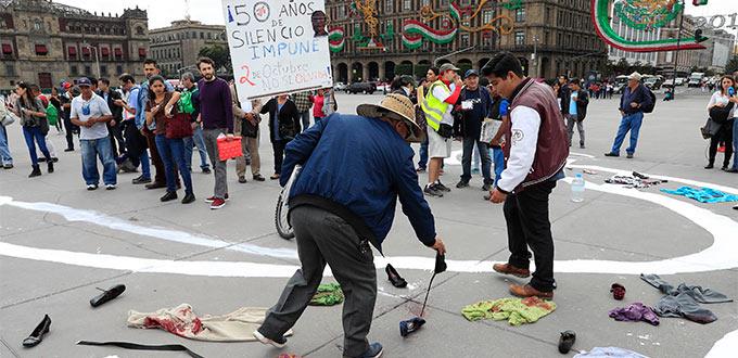 Inicia marcha al Zócalo por los 50 años de la masacre en Tlatelolco