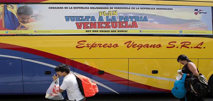 Vuelo fletado por Maduro retorna 90 venezolanos a su país desde República Dominicana