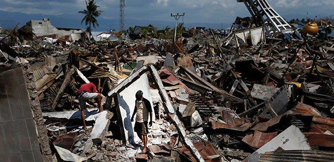 Casi 2 mil muertos y 5 mil desparecidos por el sismo y tsunami en Indonesia