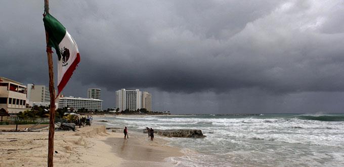 Pronostican fuertes lluvias por frente frío y huracán