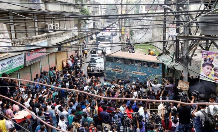 Bangladesh condena a muerte a 19 personas por ataque contra dirigente política