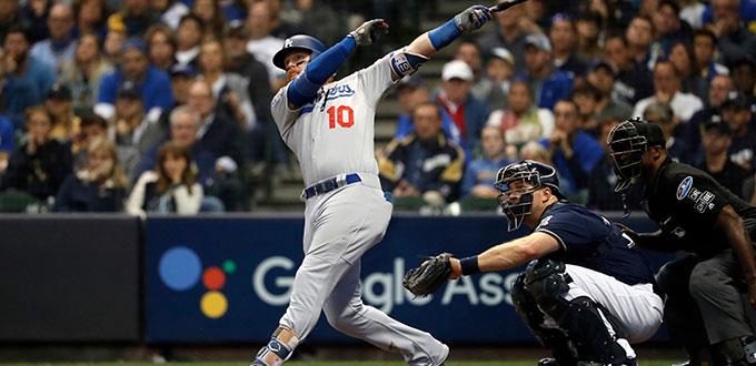 Turner da victoria a Dodgers e igualan serie con Milwaukee