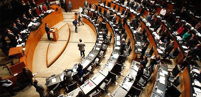 Realizan paro empleados de restaurantes del Senado por falta de pago de salarios