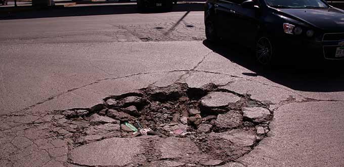 Ya se consiguió el asfalto y antes de concluir octubre iniciará el bacheo: Nava