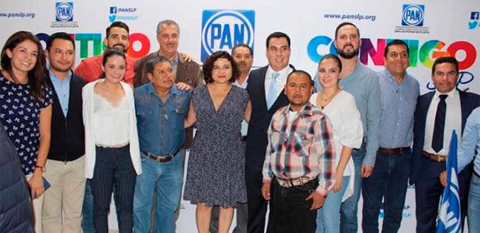 Con apoyo de diputados locales y federales, Aguilar Hernández solicita registro para dirigir el PAN